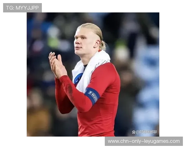 世界杯哈兰德射门被折射入网制造戏剧进球